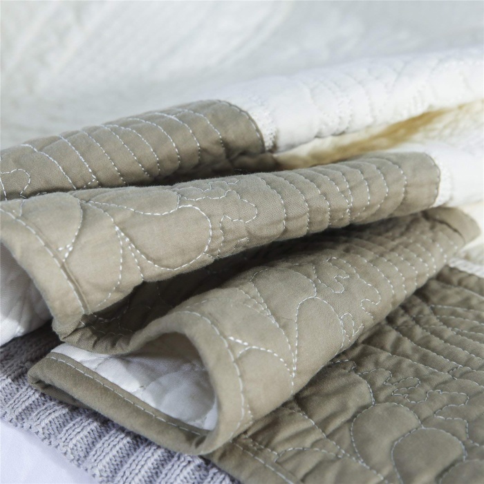 Bedding 3 Piece Reversible Quilt Set