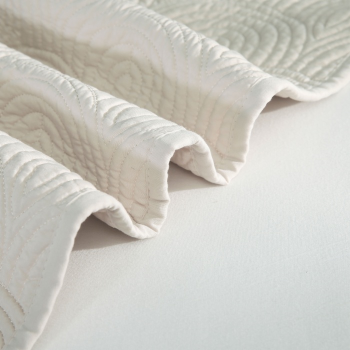 Bedding 3 Piece Reversible Quilt Set