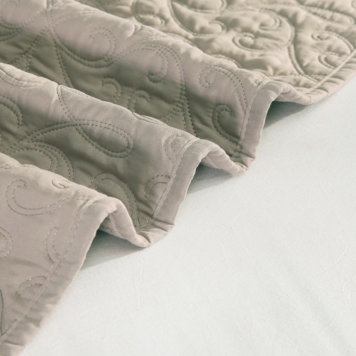 Bedding 3 Piece Reversible Quilt Set